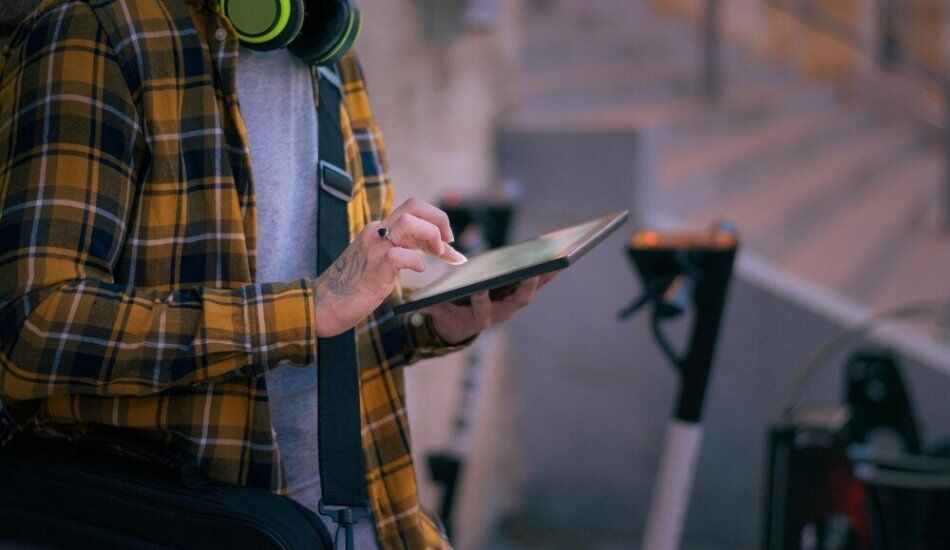 Por que investir em um sistema de gestão para locador de equipamentos que abre de tablet?