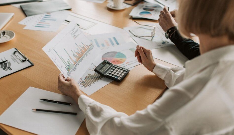 Chega de amadorismo: domine a gestão financeira da sua locadora