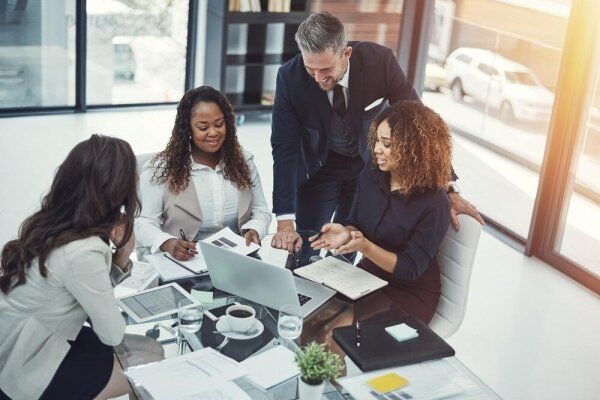 Comparativo entre Estoque de Produtos para Venda e Equipamentos para Locação