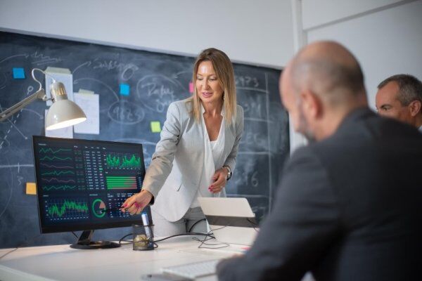 Comparativo estratégico de gestão financeira para locadoras de equipamentos Comparativo estratégico de gestão financeira para locadoras de equipamentos