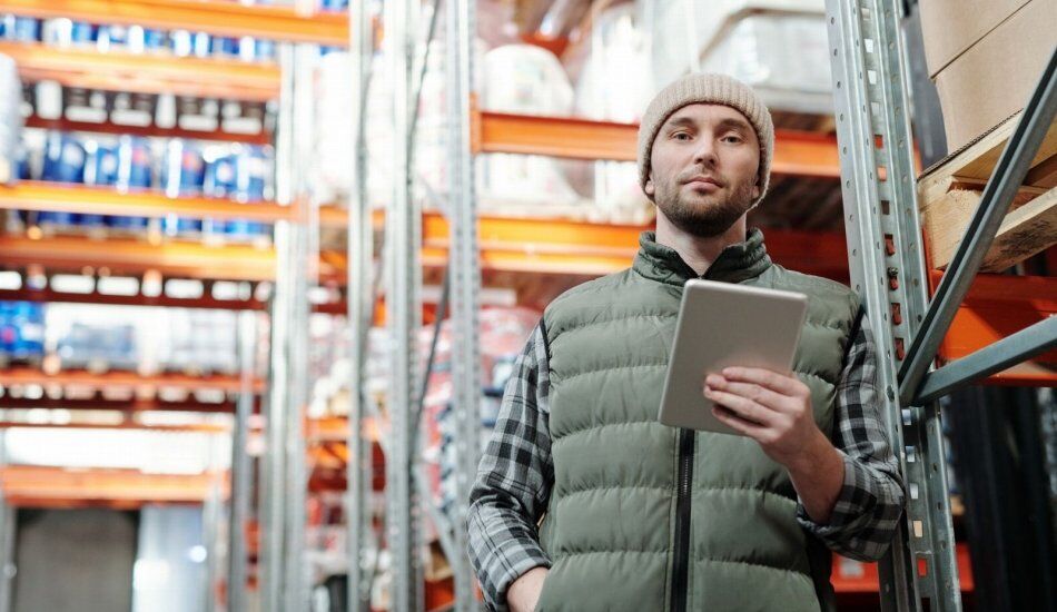 Sistema para locadora de equipamentos: o que funciona e o que é perda de tempo